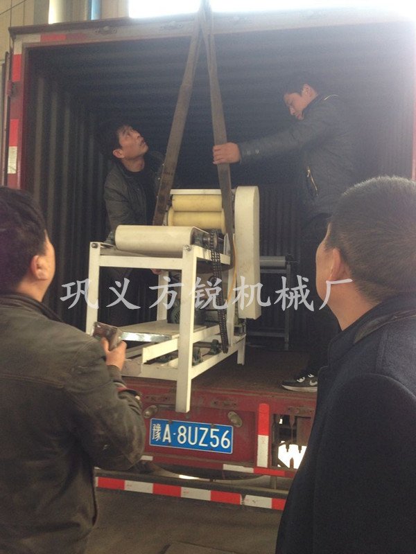 仿手工搟面皮機發貨現場